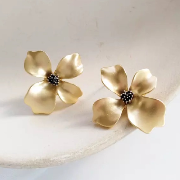 “Riya” Minimalist Cute Vibrant Daisy Stud Earring - Picture 13 of 13